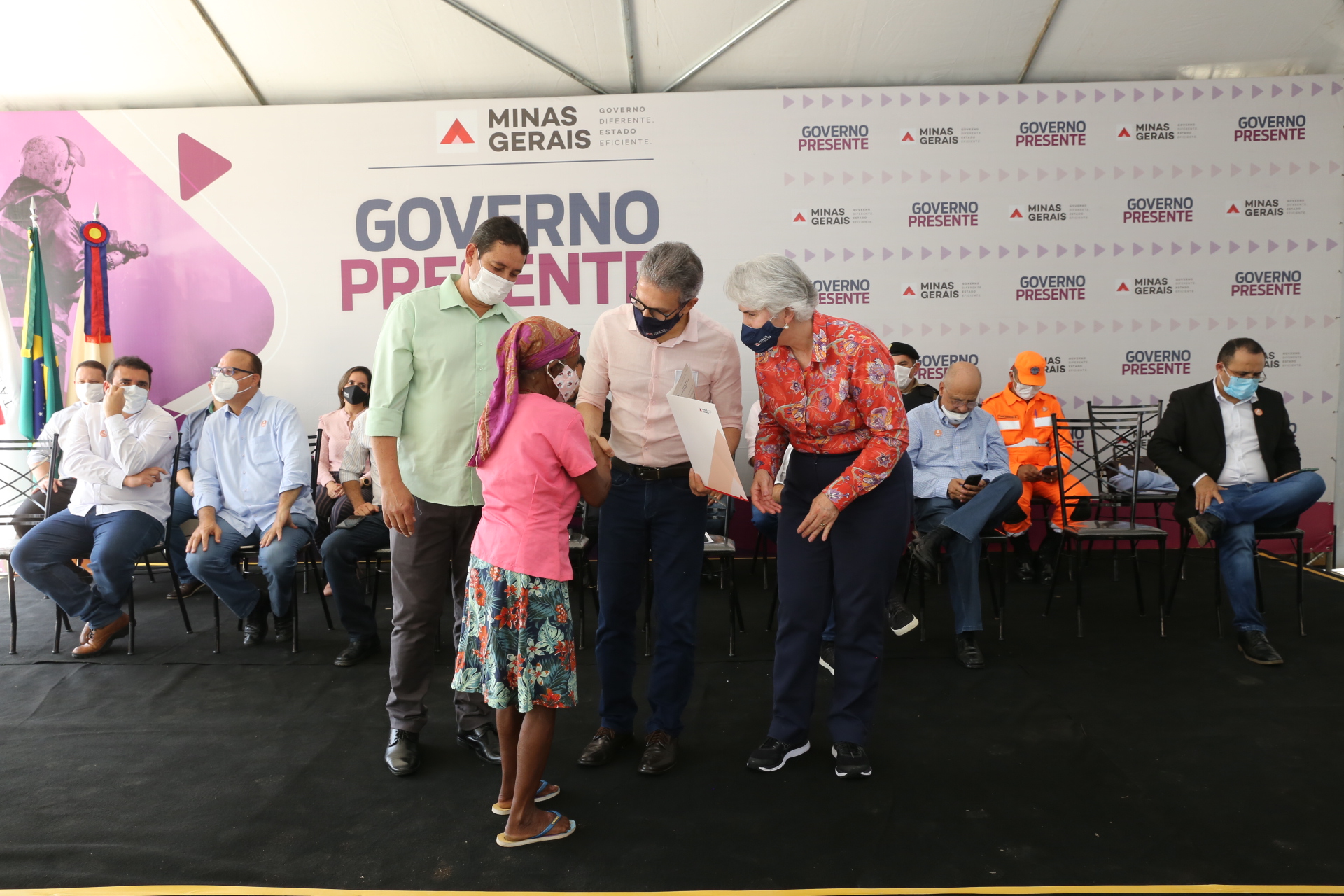 Governo de Minas entrega 331 títulos de propriedade rural em Rio Pardo de Minas, no Norte do estado