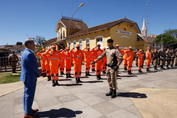 Cerimônia de entrega da Medalha Juscelino Kubitschek, em Diamantina