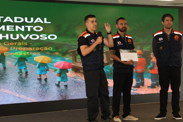 Defesa Civil de Minas Gerais realiza seminário sobre período chuvoso e entrega 70 viaturas a municípios