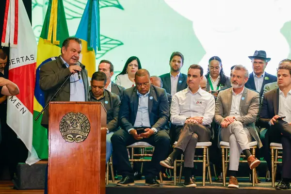 Governo de Minas transfere capital para Montes Claros durante entrega da Medalha Alysson Paolinelli