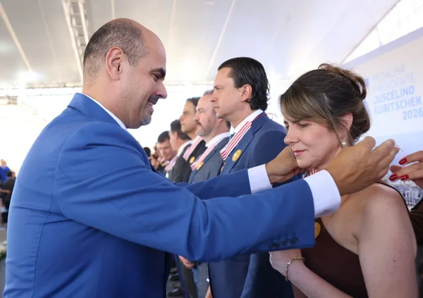 Cerimônia de entrega da Medalha Juscelino Kubitschek, em Diamantina