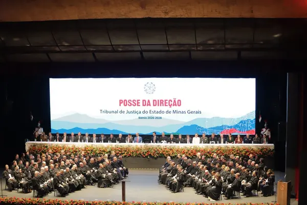 Governador de Minas Gerais participa da posse do novo presidente do TJMG