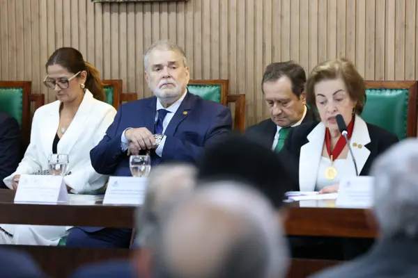 Governador toma posse como presidente de Honra do Instituto Histórico e Geográfico de Minas Gerais 