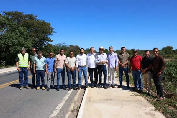 Governo de Minas vistoria obras de pavimentação de rodovia entre Pintópolis e Urucuia 