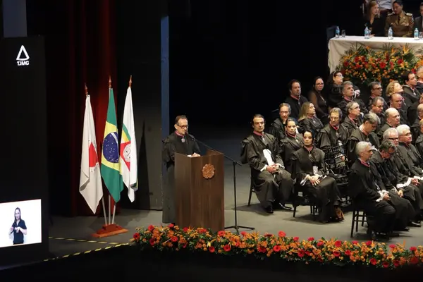Governador de Minas Gerais participa da posse do novo presidente do TJMG