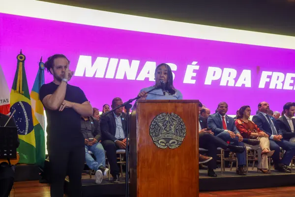 Governo de Minas transfere capital para Montes Claros durante entrega da Medalha Alysson Paolinelli