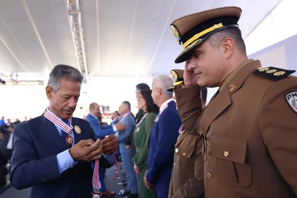 Cerimônia de entrega da Medalha Juscelino Kubitschek, em Diamantina