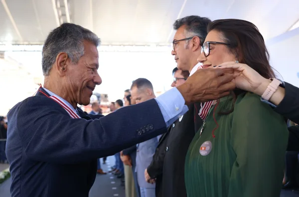 Cerimônia de entrega da Medalha Juscelino Kubitschek, em Diamantina