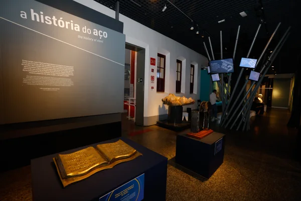 Governador participa da abertura da exposição sobre os 40 anos da usina da Gerdau em Ouro Branco