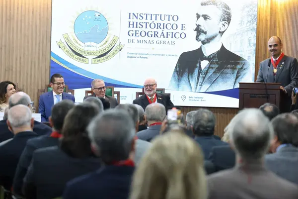 Governador toma posse como presidente de Honra do Instituto Histórico e Geográfico de Minas Gerais 