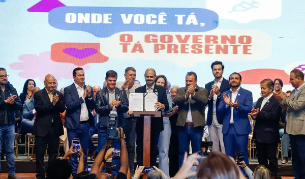Governo de Minas transfere capital para Montes Claros durante entrega da Medalha Alysson Paolinelli