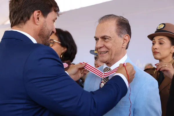 Cerimônia de entrega da Medalha Juscelino Kubitschek, em Diamantina