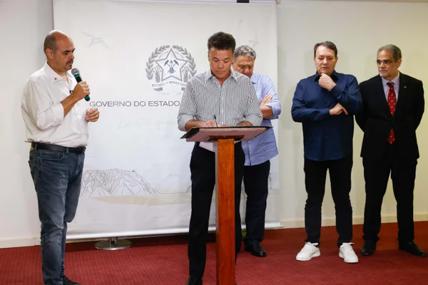 Empresas do Governo de Minas, Cemig e Codemig firmam acordo com clubes de futebol de BH para patrocínio de R$ 32 milhões