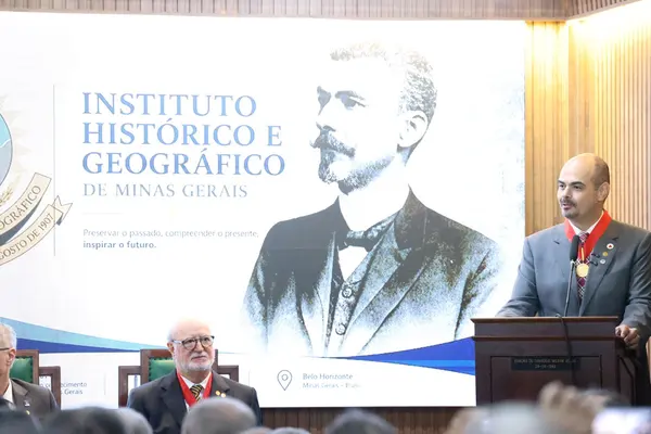 Governador toma posse como presidente de Honra do Instituto Histórico e Geográfico de Minas Gerais 