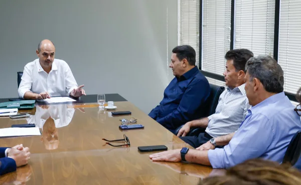 Empresas do Governo de Minas, Cemig e Codemig firmam acordo com clubes de futebol de BH para patrocínio de R$ 32 milhões