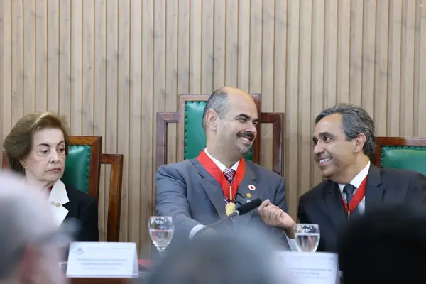 Governador toma posse como presidente de Honra do Instituto Histórico e Geográfico de Minas Gerais 