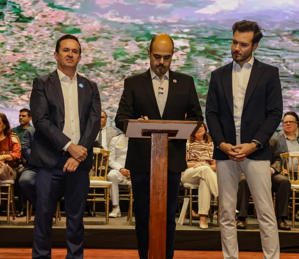 Governo de Minas transfere capital para Montes Claros durante entrega da Medalha Alysson Paolinelli