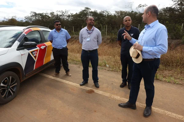 Governo de Minas vistoria obras de pavimentação da LMG-629, que vão ampliar integração no Norte do estado