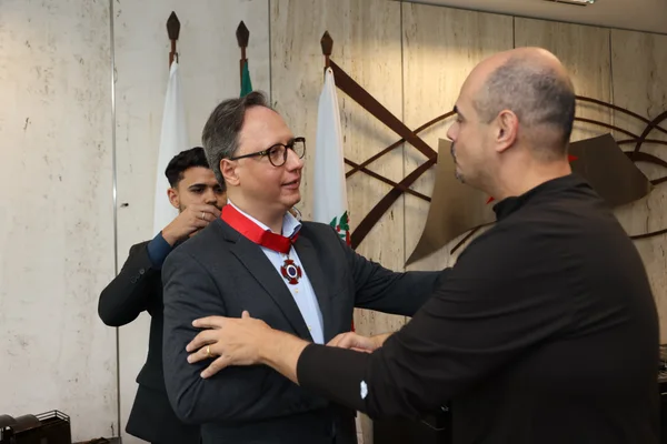 Governador de Minas entrega medalhas da Inconfidência e JK ao professor Márcio Luís de Oliveira