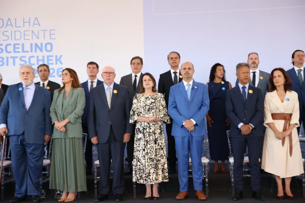 Cerimônia de entrega da Medalha Juscelino Kubitschek, em Diamantina