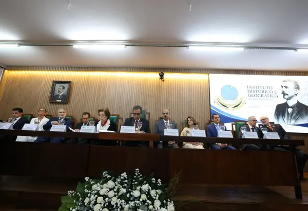 Governador toma posse como presidente de Honra do Instituto Histórico e Geográfico de Minas Gerais 