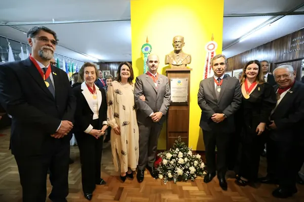 Governador toma posse como presidente de Honra do Instituto Histórico e Geográfico de Minas Gerais 