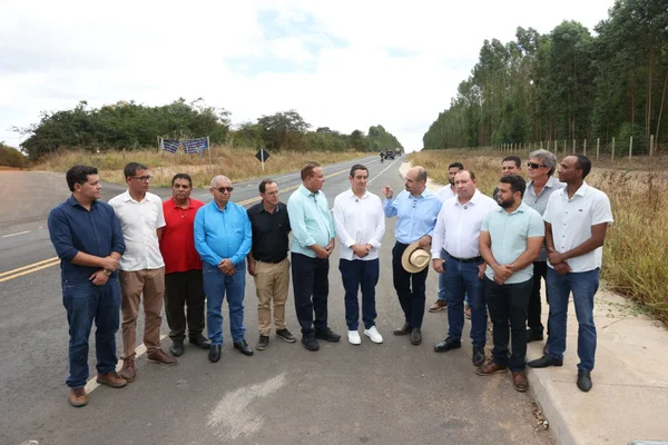 Governo de Minas vistoria obras de pavimentação da LMG-629, que vão ampliar integração no Norte do estado