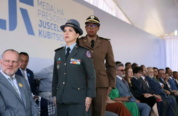 Cerimônia de entrega da Medalha Juscelino Kubitschek, em Diamantina