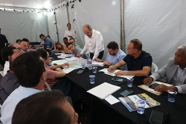 Governo de Minas anuncia R$ 1 bilhão para obras em rodovias na região Norte do estado
