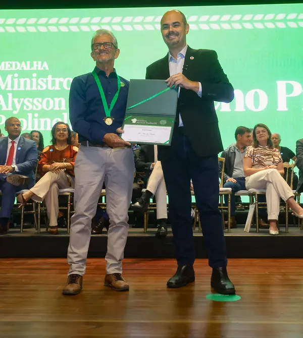 Governo de Minas transfere capital para Montes Claros durante entrega da Medalha Alysson Paolinelli