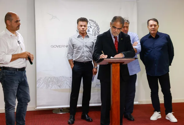 Empresas do Governo de Minas, Cemig e Codemig firmam acordo com clubes de futebol de BH para patrocínio de R$ 32 milhões