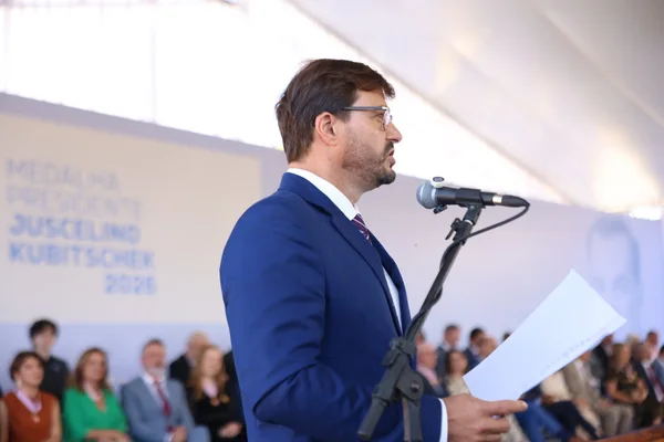 Cerimônia de entrega da Medalha Juscelino Kubitschek, em Diamantina