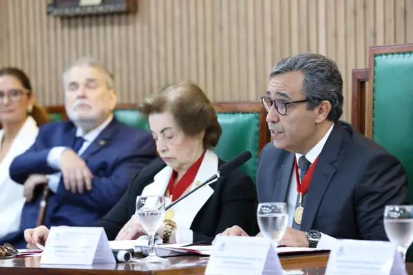 Governador toma posse como presidente de Honra do Instituto Histórico e Geográfico de Minas Gerais 