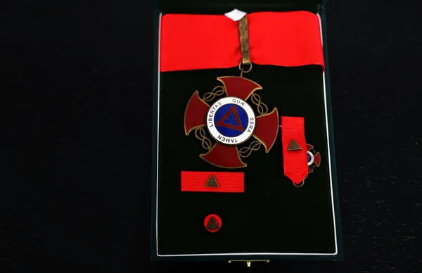 Governador de Minas entrega medalhas da Inconfidência e JK ao professor Márcio Luís de Oliveira