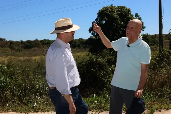 Governo de Minas vistoria obras de pavimentação de rodovia entre Pintópolis e Urucuia 