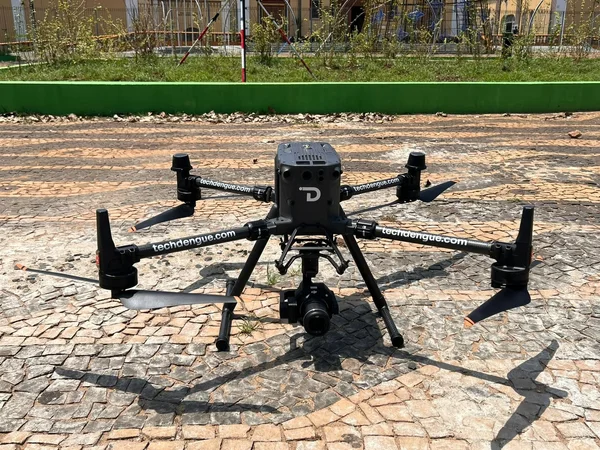 Operação de drone na Praça da Abadia em Uberaba.