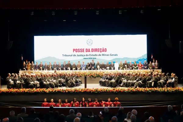 Governador de Minas Gerais participa da posse do novo presidente do TJMG