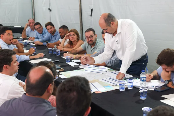Governo de Minas anuncia R$ 1 bilhão para obras em rodovias na região Norte do estado