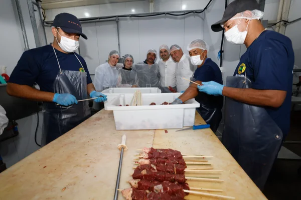 Governador vistoria a Associação dos Produtores Familiares da Região da Boa Vista, em Uberaba