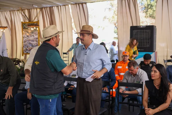 Governador de Minas participa da cerimônia de abertura da 15ª edição da feira Super Leite, em Pompéu