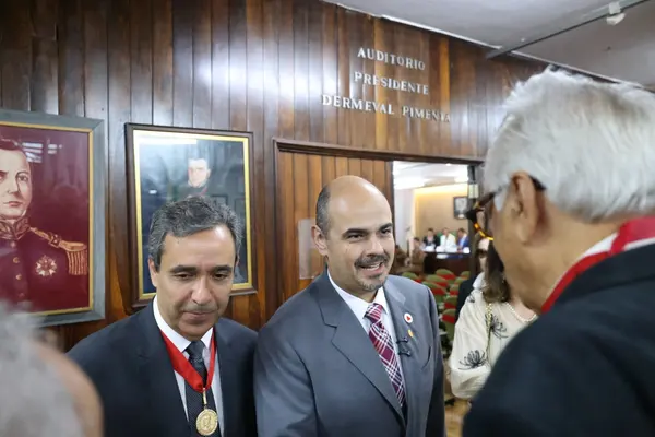 Governador toma posse como presidente de Honra do Instituto Histórico e Geográfico de Minas Gerais 