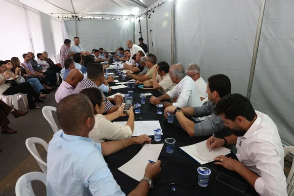 Governo de Minas anuncia R$ 1 bilhão para obras em rodovias na região Norte do estado