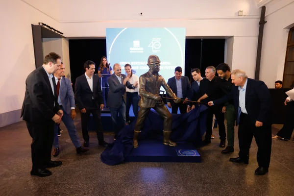 Governador participa da abertura da exposição sobre os 40 anos da usina da Gerdau em Ouro Branco