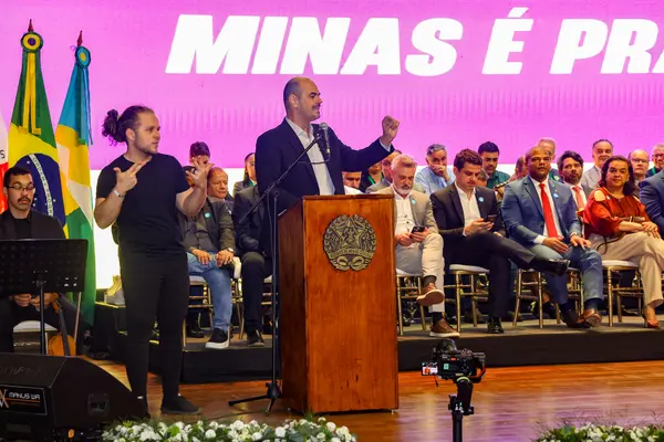 Governo de Minas transfere capital para Montes Claros durante entrega da Medalha Alysson Paolinelli