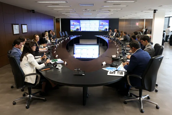 Em reunião com equipe de transição, Governo de Minas apresenta resultados e políticas de desenvolvimento econômico