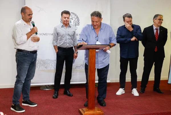 Empresas do Governo de Minas, Cemig e Codemig firmam acordo com clubes de futebol de BH para patrocínio de R$ 32 milhões