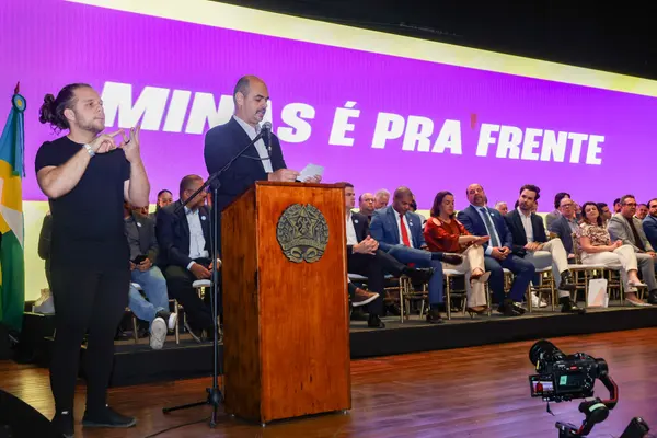 Governo de Minas transfere capital para Montes Claros durante entrega da Medalha Alysson Paolinelli