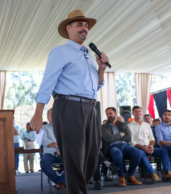 Governador de Minas participa da cerimônia de abertura da 15ª edição da feira Super Leite, em Pompéu