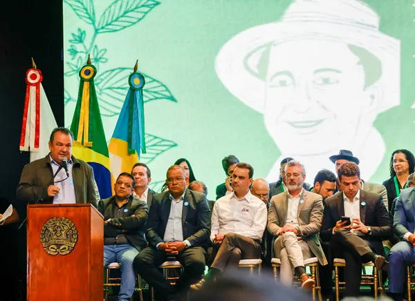 Governo de Minas transfere capital para Montes Claros durante entrega da Medalha Alysson Paolinelli