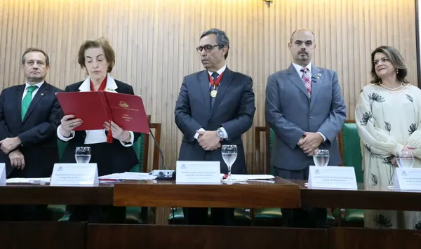 Governador toma posse como presidente de Honra do Instituto Histórico e Geográfico de Minas Gerais 
